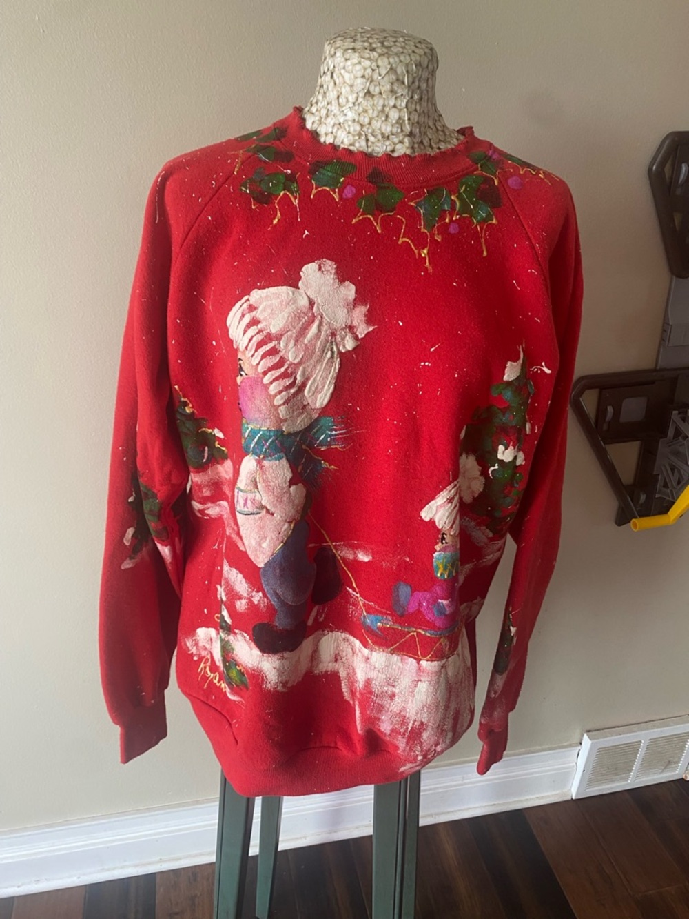 Vintage 90s Red Holiday Skater Crewneck super cute